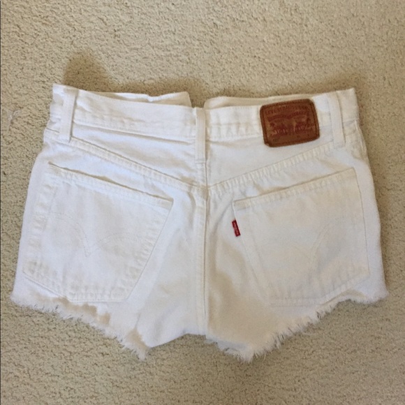Distressed 501 Levis shorts - Picture 4 of 4